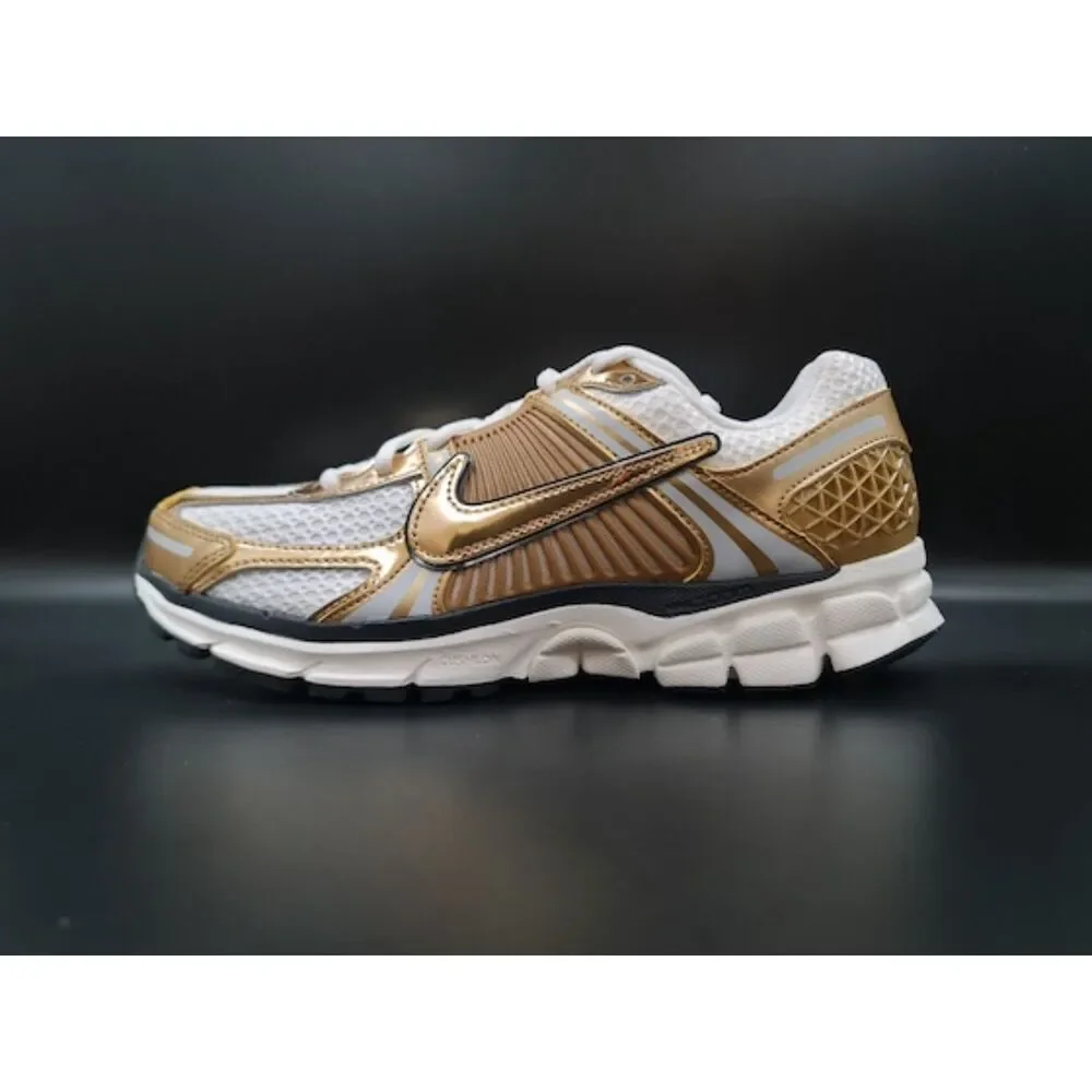 Nike Zoom Vomero 5 Metallic Gold (Women’s). SIZE 8 - HF7723-001